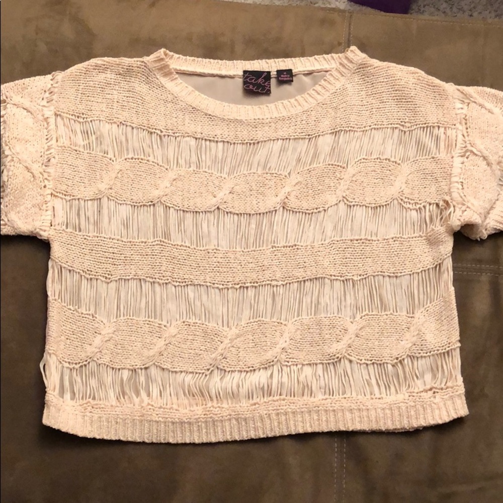 ☀️Take Out peach/cream top w/ beautiful detail